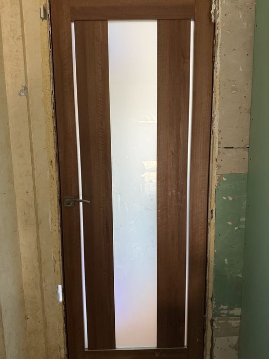 Двери межкомнатные б/у