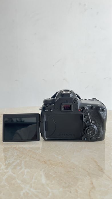 Canon 6d mark 2  sotiladi