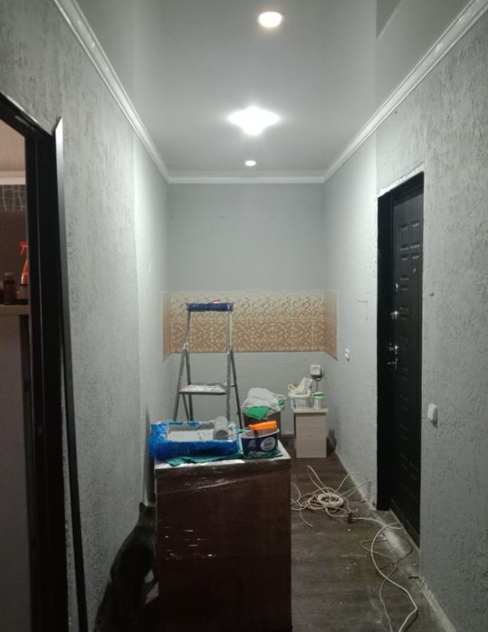 Поклейка обоев ,галтель