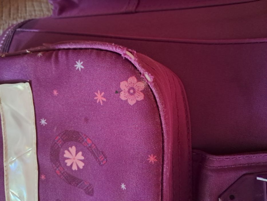 Продавам детска ученическа раница.