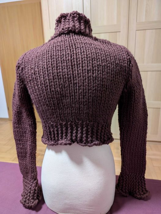 Вълнена жилетка ръчно плетиво