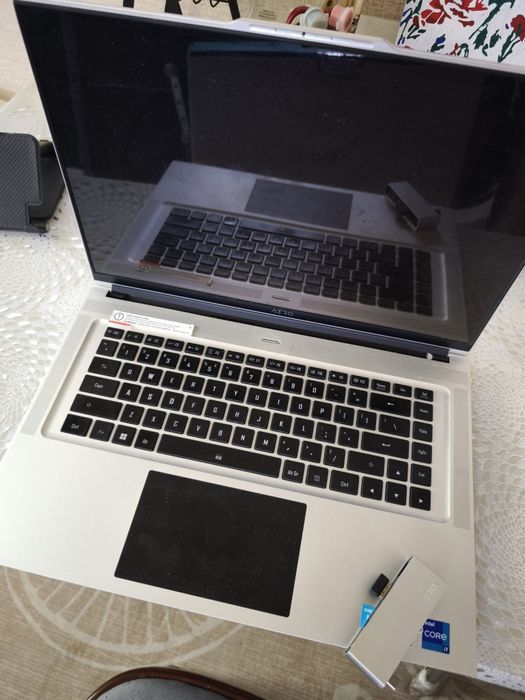 Продаю AERO ноутбук