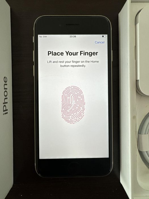 iPhone SE 3 2022 64GB Starlight пълен комплект