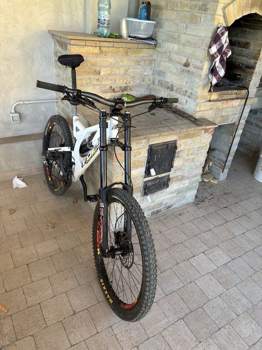 Vand bicicleta downhill