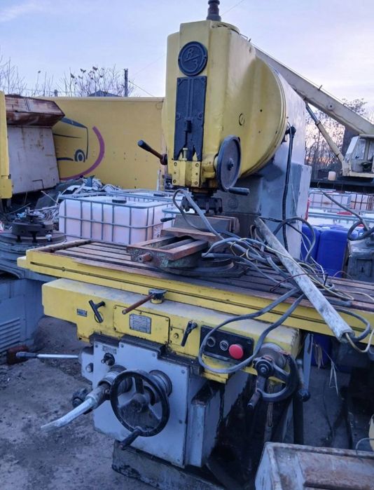 Продается фрезерный станок вм 127 новый почти что.
100т штамповка прес