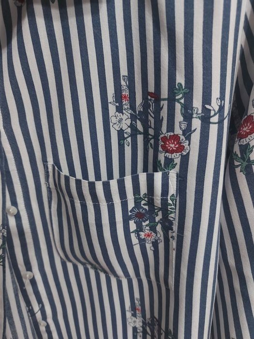 Синя раирани риза на цветя