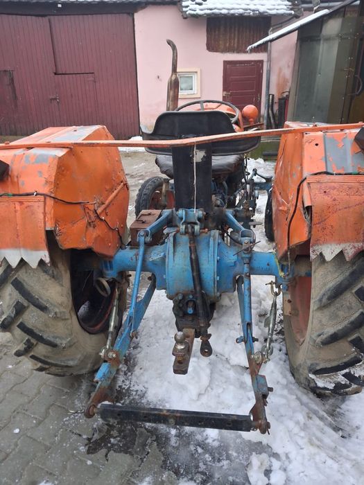 Vand tractor 3 pistoane