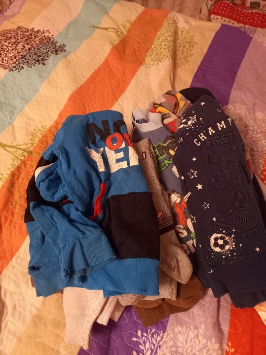 Отдам даром детские вещи.