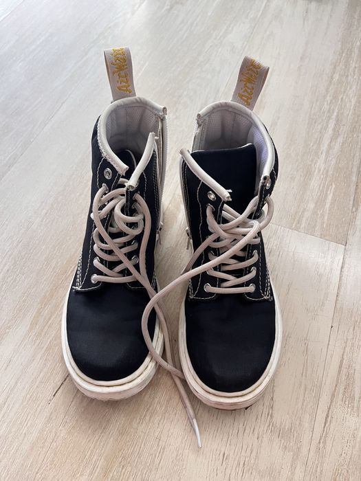 боти Dr Martens.