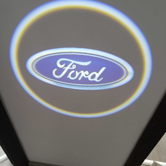 LED лого за врата на кола