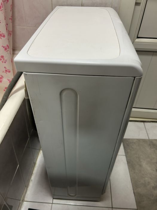 Продам стиральную машину Indesit