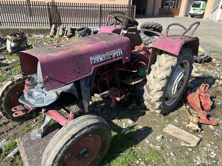 Dezmembrez international 324 mc cormick