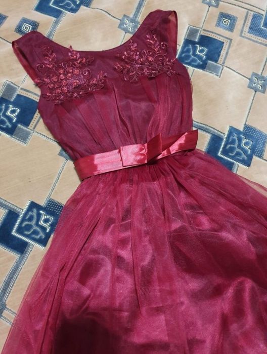 Vând Rochie Burgundy