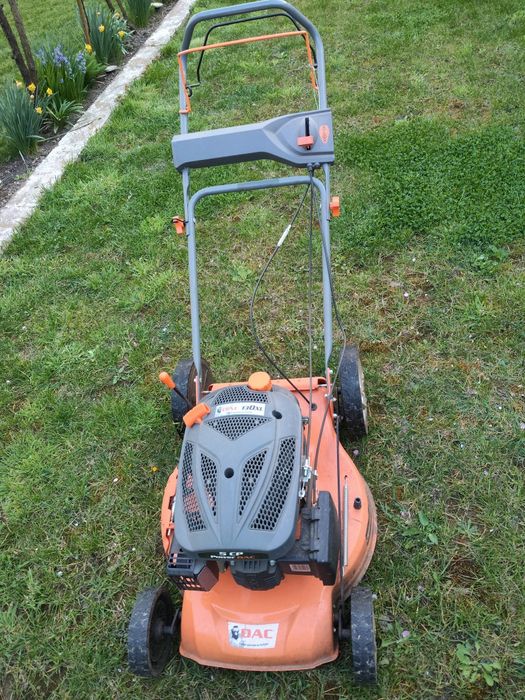 Mașină tuns iarbă/gazon pe benzină