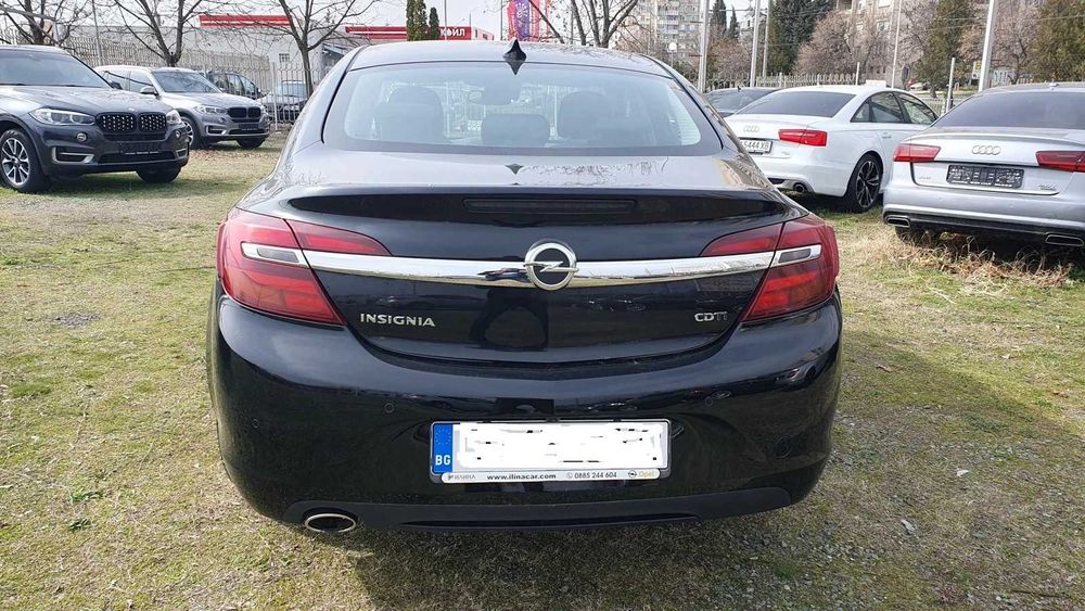 Продавам авнтомобил Опел ИНСИГНИЯ, дизел (170 к..с) - автоматик - оборудване COSMO+, 2017 г.
