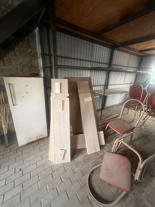 Отдам даром дрова, холодильник, костыли