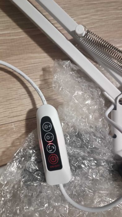 Лед лампа с лупа за бюро. Козметична лампа с лупа.