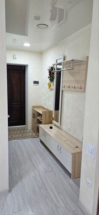 ЦУМ, м. Космонавтов 2/2/4