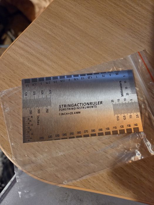 Мултифункционален инструмент за китара и стенна стойка