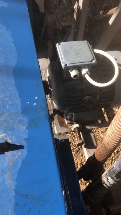 Gater cu dispozitiv ascutire panze