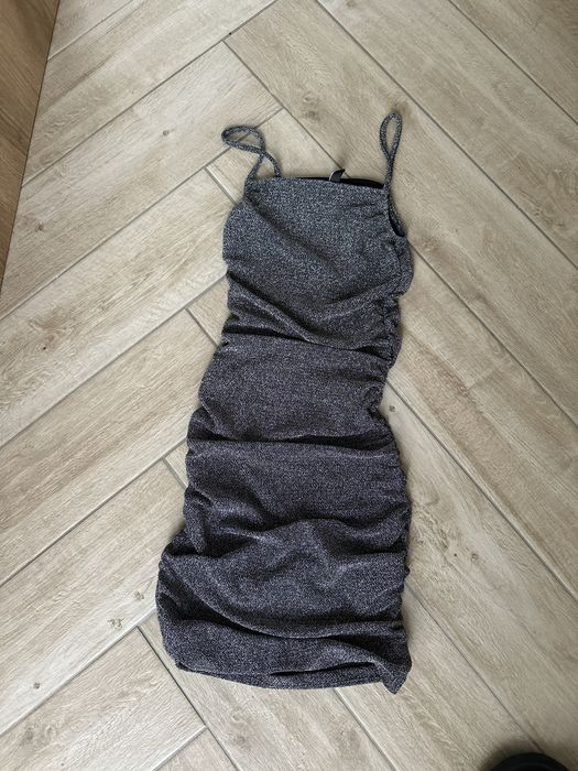 Вечерна рокля с бляскави частици