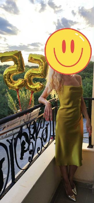 Елегантна рокля  от висококачествен плътен сатен