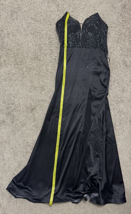 Vand / inchiriez Rochie nasa marimea M 36-38