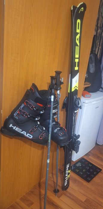 Vând schii ,clapari ,bete