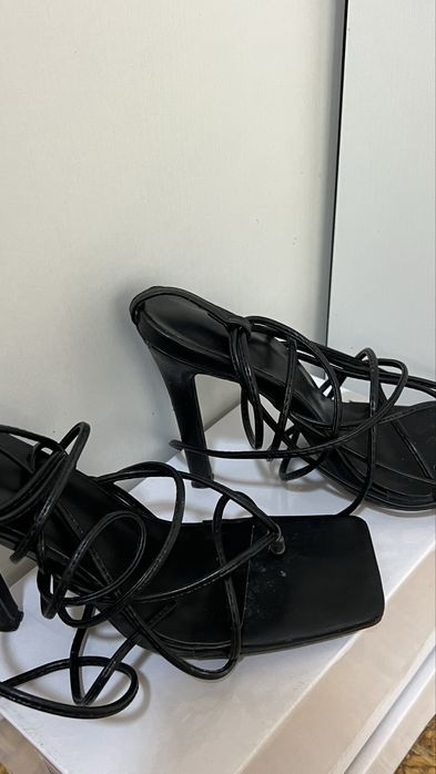 Ежедневни,елегантни токчета номер 36 с дълги вързанки