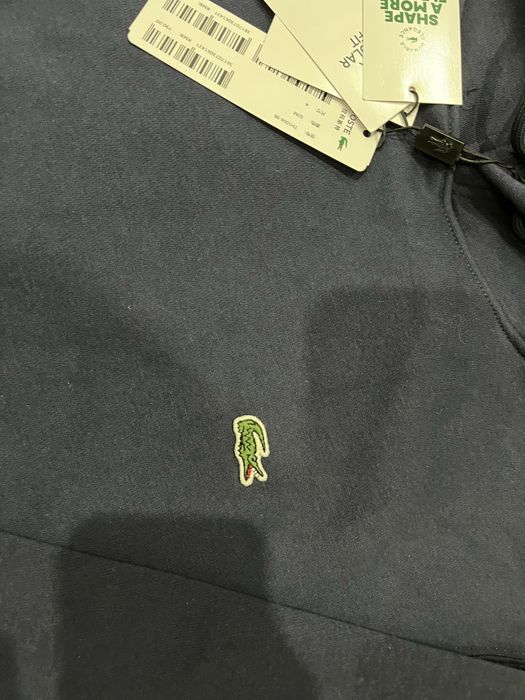 Худи Lacoste.