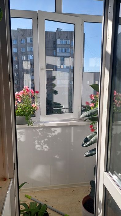Продам квартиру трех комнатная