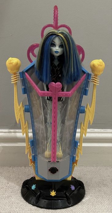 Monster High / Монстър Хай Freaky Fusion станция с кукла Франки