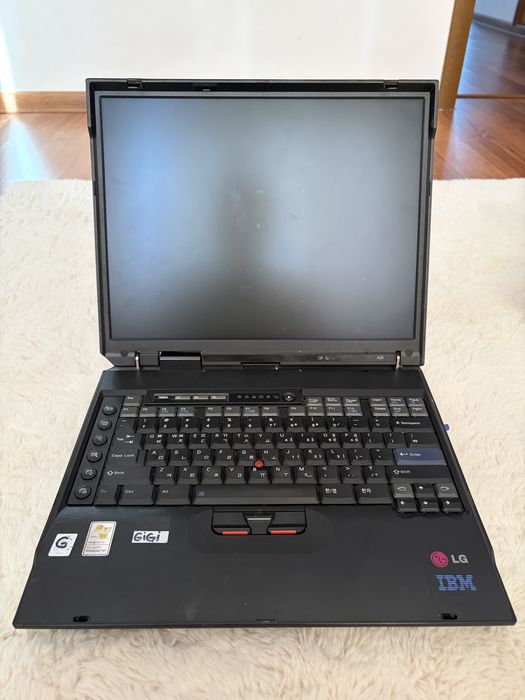laptop de birou vechi LG IDM