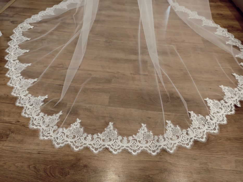 Vând Voal Mireasă Handmade (3x3m) 
Vând voal lucrat manual, dimensiuni 3x3m, cu broderie din paiete foarte strălucitoare.
Disponibil: 1 bucat