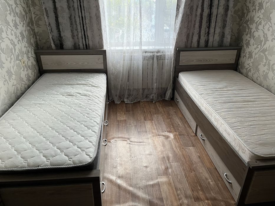 Продам гарнитур спальный