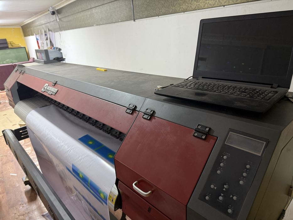 широкоформатный принтер для печати баннеров