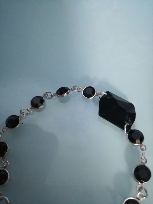 Сребърна гривна  с черни камъни