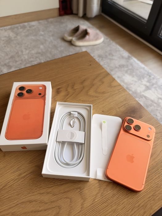 Iphone 17 PRO  ORANGE