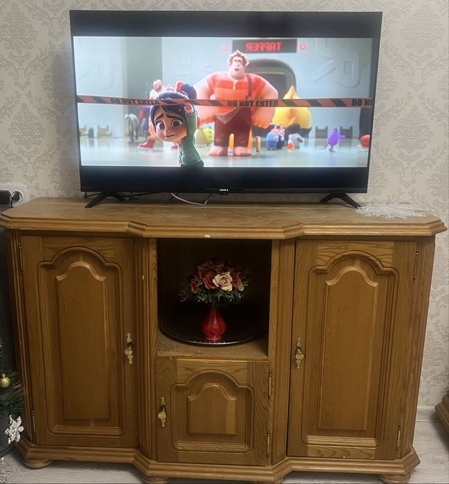 Продам мебель: буфет,комод,тумбу.