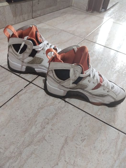 Adidasi jordan impecabili