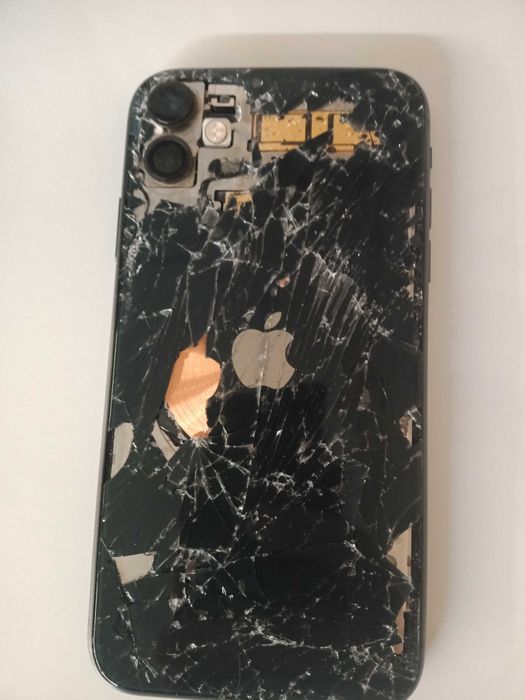 Продам на запчасти iphone 11
