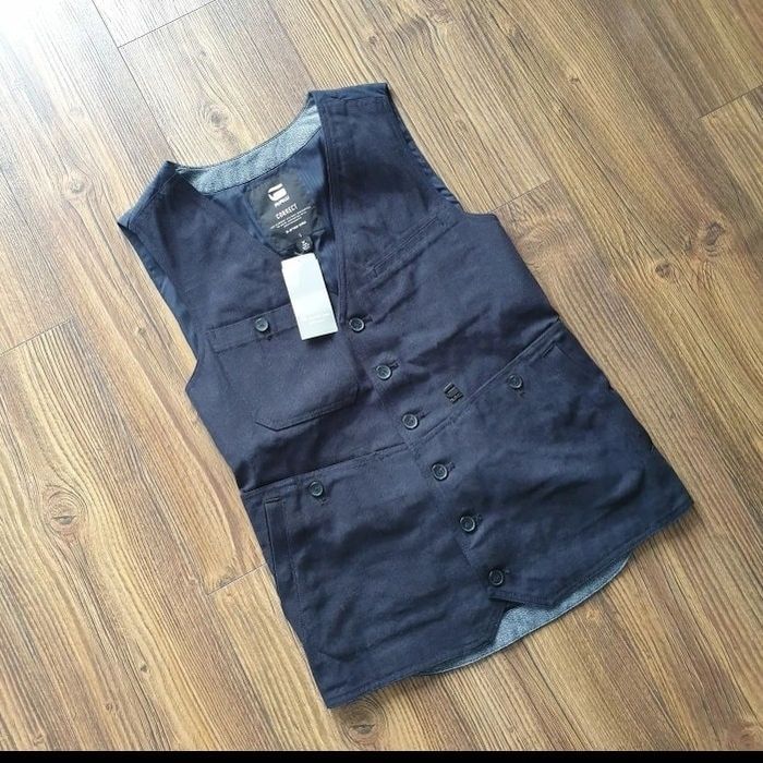 Страхотен мъжки елек G STAR Raw размер S,
нов етикет, размери 50см под