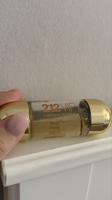 духи carolina herrera 212vip