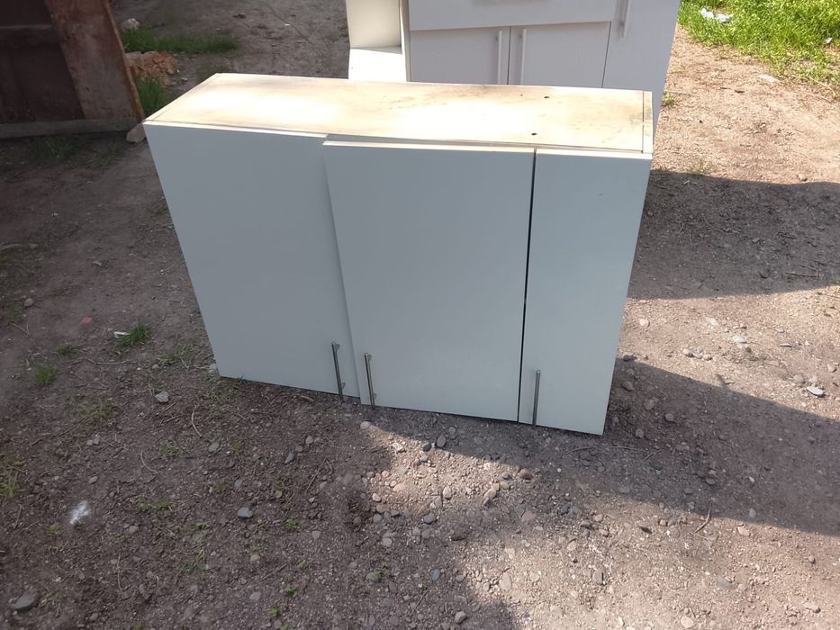 кухонный навесной шкаф