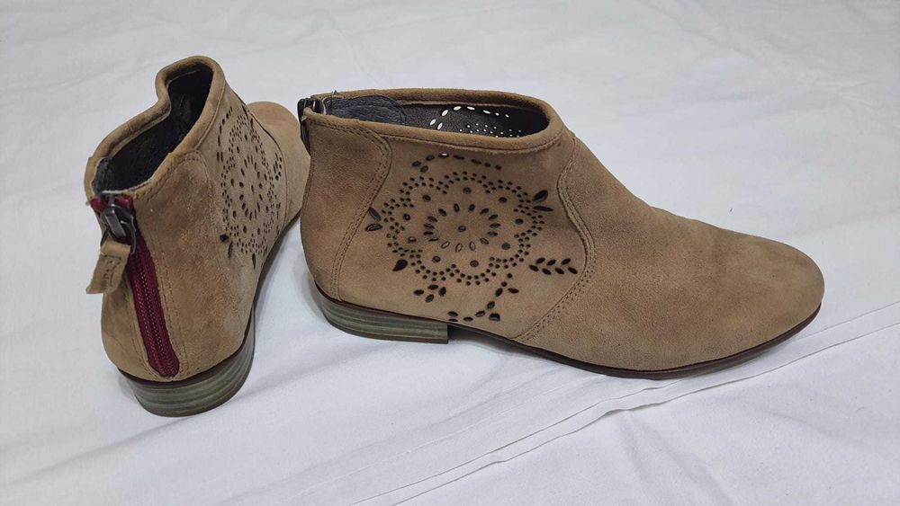 Botine trendy piele naturala, cu perforatii, TAMARIS, marimea 37,5 -38