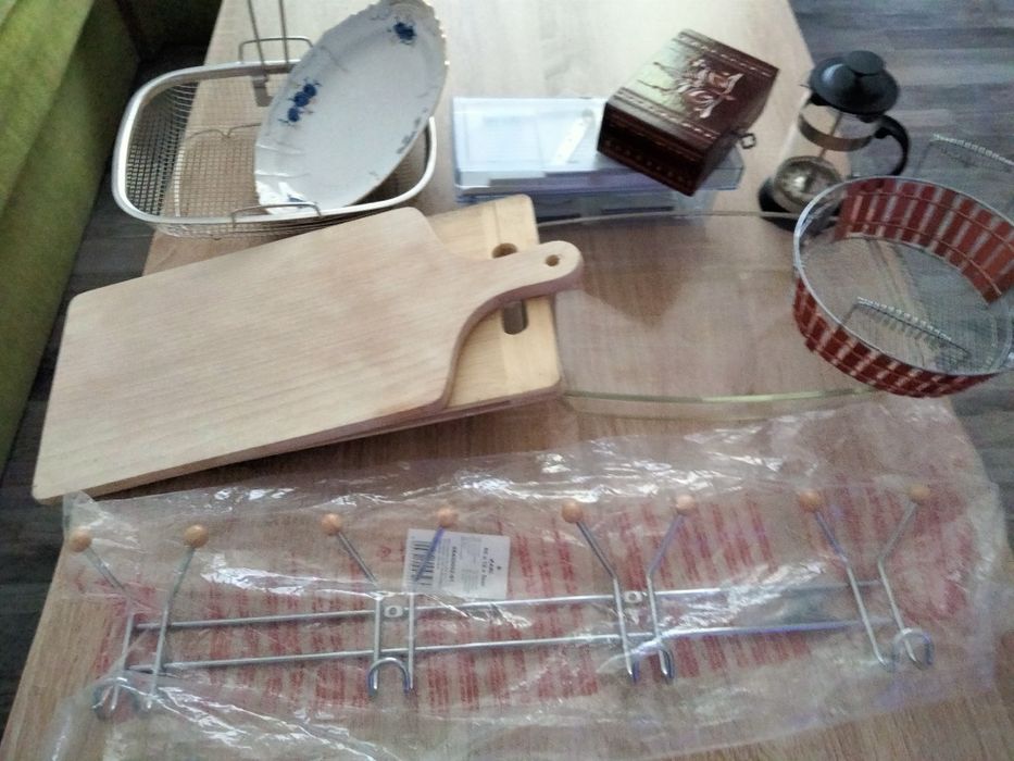 Ustensile buc,prosoape, cămăși noapte nou totul.