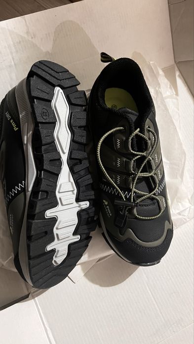 Кроссовки детские новые