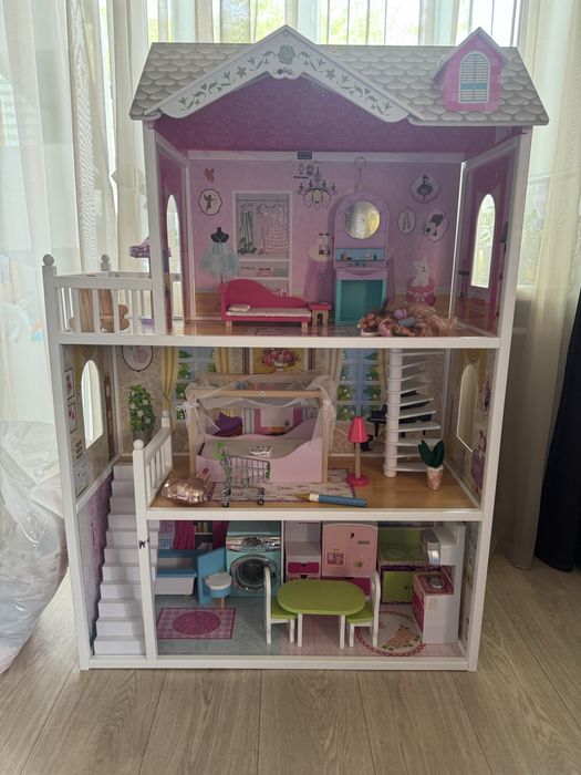 Продам кукольный домик