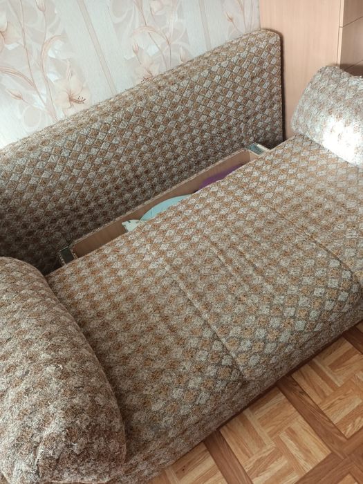 Продам диван.. Расклад книжка