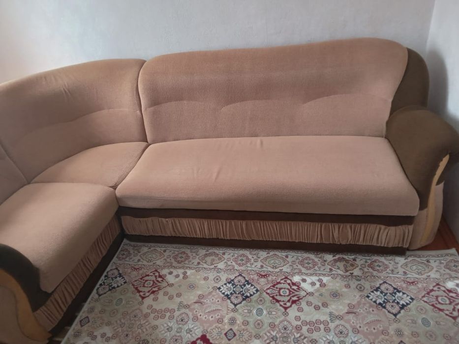 Угловой диван продам